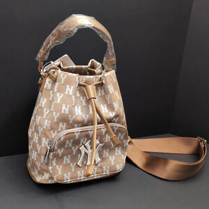 NWT,MLB New York Yankees Tan Jacquard Drawstring Monogramed Crossbody  Bag.
